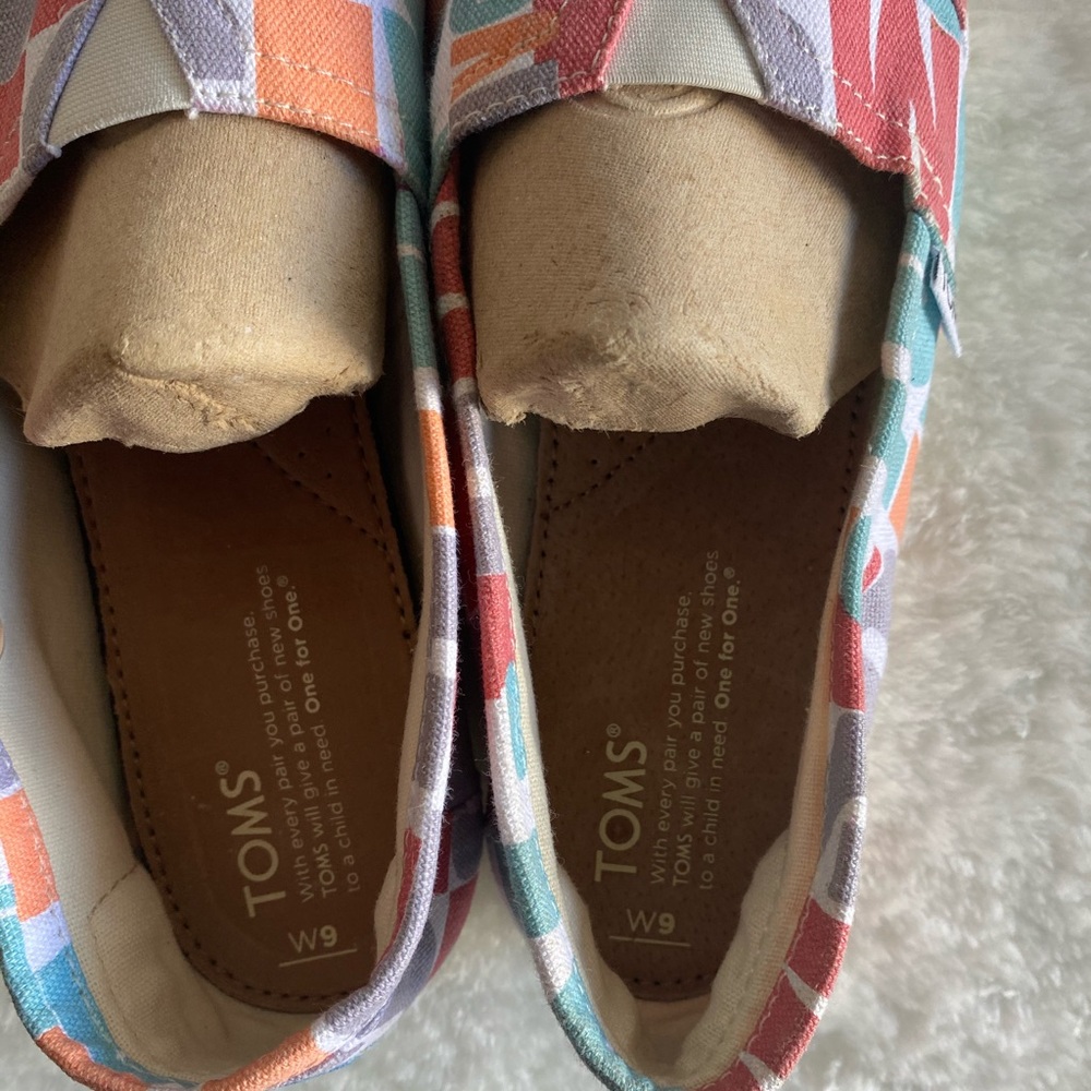 New Toms - Picture 5 of 5